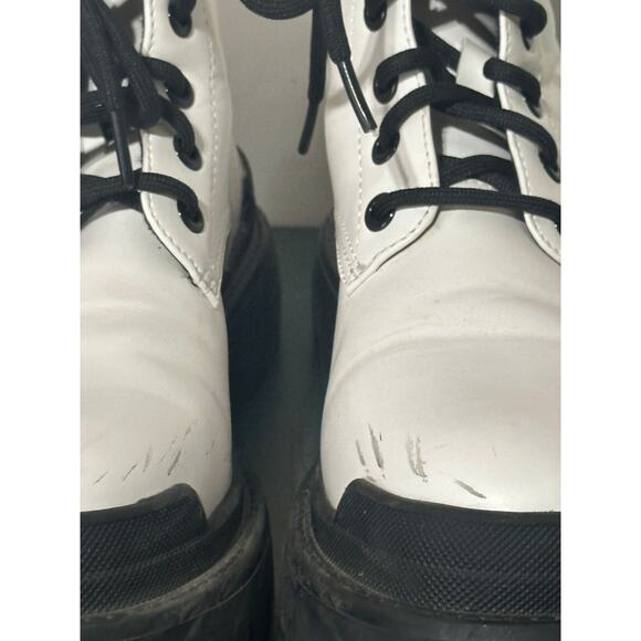 LiLiana Women's White/ Black Unlined Combat Boots, Size 7 1/2 Lace Up Chunky - Picture 2 of 8
